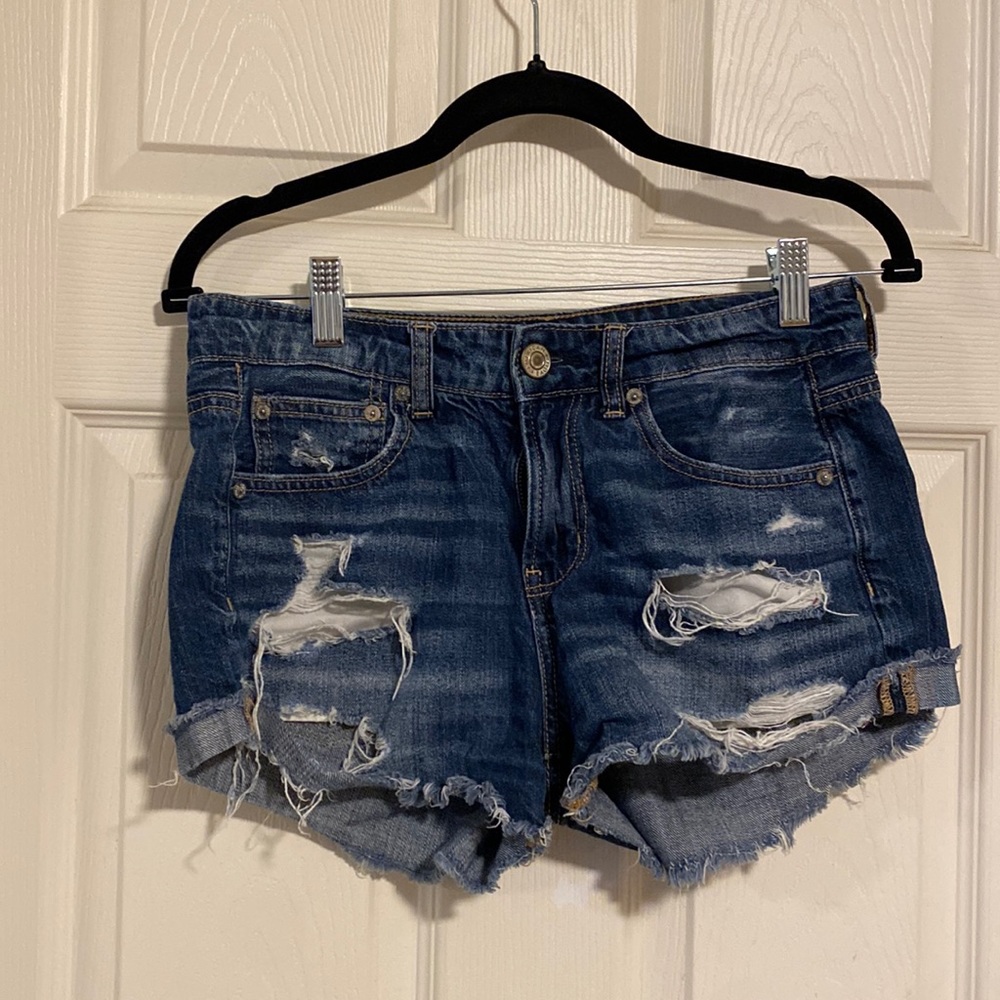 American Eagle 🦅 ripped denim shorts